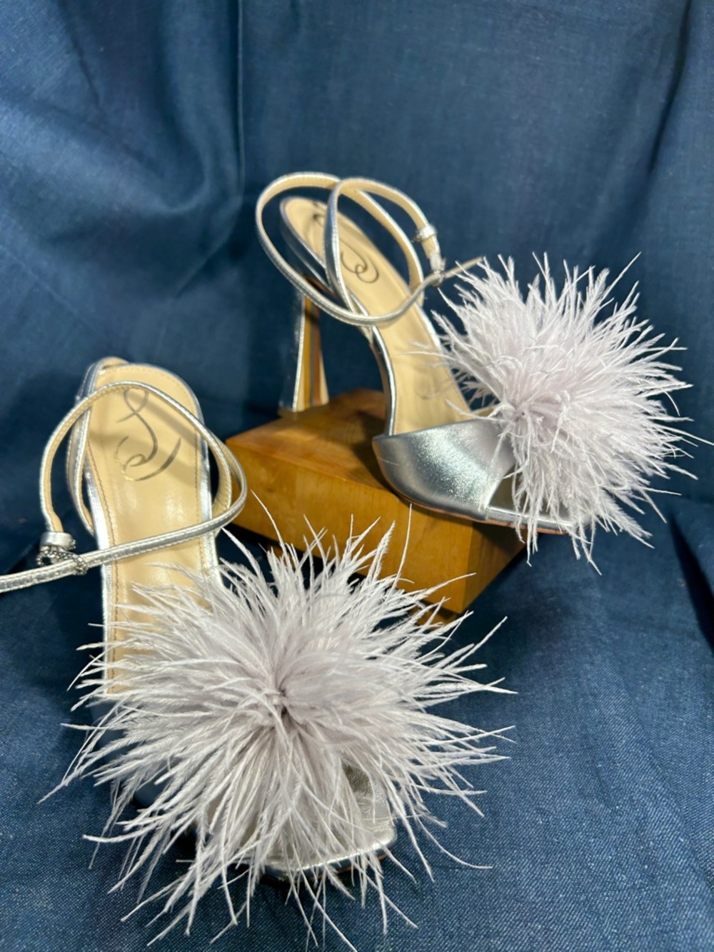 Sam Edelman leather and feather elegant heel shoes
